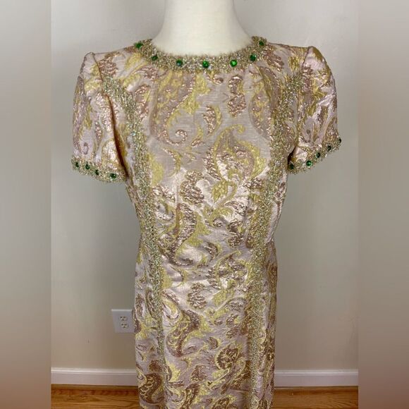 1960s Handmade Golden Brocade Short Sleeve Gown - Picture 8 of 10